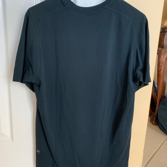 Lululemon Metal Vent Tech V-Neck - Picture 2 of 4